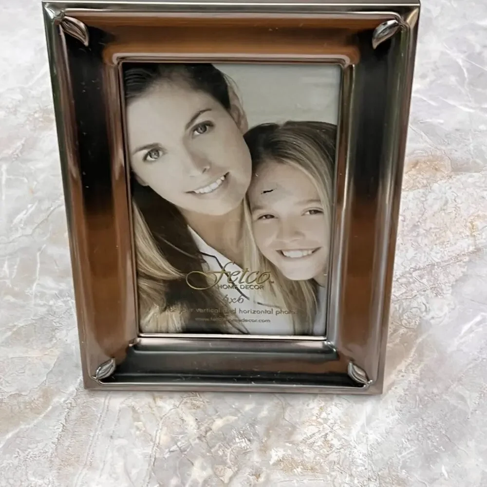 Fetco Shiny Ashby Pewter Picture Frame 4x6 in Silver Free Standing Home Decor